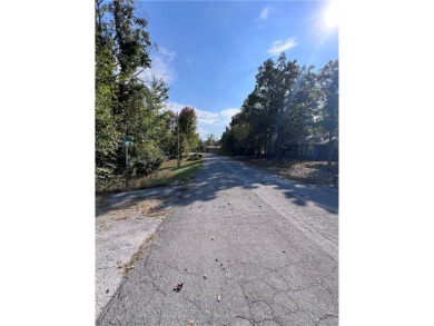 Buildable lot in the Highlands of Bella Vista! Surrounded by on Bella Vista Country Club - Highlands in Arkansas - for sale on GolfHomes.com, golf home, golf lot