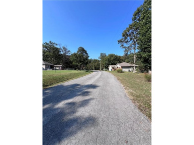 Buildable lot in the Highlands of Bella Vista! Surrounded by on Bella Vista Country Club - Highlands in Arkansas - for sale on GolfHomes.com, golf home, golf lot