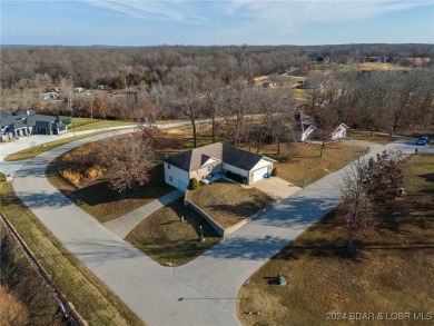 Come enjoy this peaceful setting on a very quiet street located on Indian Rock Golf Club in Missouri - for sale on GolfHomes.com, golf home, golf lot