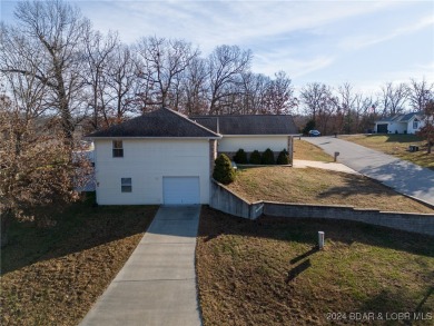 Come enjoy this peaceful setting on a very quiet street located on Indian Rock Golf Club in Missouri - for sale on GolfHomes.com, golf home, golf lot