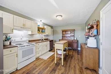 Welcome to this well maintained turn key home featuring 3 on  in Tennessee - for sale on GolfHomes.com, golf home, golf lot