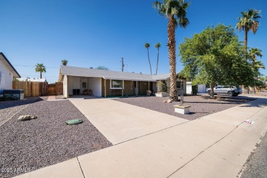 Looking for a cozy Home Sweet Home?  This charming 2-bedroom on Sun City South Golf Course in Arizona - for sale on GolfHomes.com, golf home, golf lot