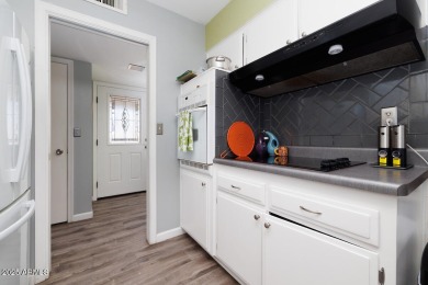 Looking for a cozy Home Sweet Home?  This charming 2-bedroom on Sun City South Golf Course in Arizona - for sale on GolfHomes.com, golf home, golf lot