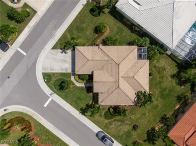 Nestled in a corner lot in the heart of Herons Glen is this on Herons Glen Golf and Country Club in Florida - for sale on GolfHomes.com, golf home, golf lot