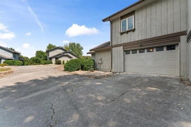 Welcome to Beautiful Bella Vista. This charming two-bedroom on Bella Vista - Metfield Golf Complex and Country Club in Arkansas - for sale on GolfHomes.com, golf home, golf lot