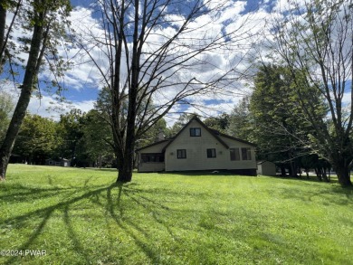 Welcome to the perfect getaway in The Hideout! With a screened on The Hideout Golf in Pennsylvania - for sale on GolfHomes.com, golf home, golf lot