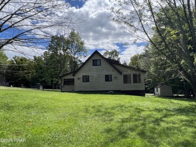 Welcome to the perfect getaway in The Hideout! With a screened on The Hideout Golf in Pennsylvania - for sale on GolfHomes.com, golf home, golf lot