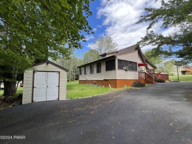 Welcome to the perfect getaway in The Hideout! With a screened on The Hideout Golf in Pennsylvania - for sale on GolfHomes.com, golf home, golf lot