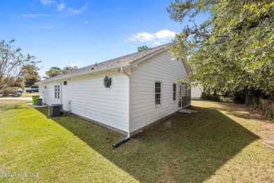 Welcome to River Bend! This well-maintained 2-bedroom, 2-bath on River Bend Golf and Country Club in North Carolina - for sale on GolfHomes.com, golf home, golf lot