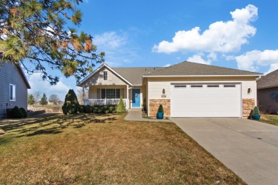 Lovingly cared for West Plains move in ready home in gated West on The Fairways at West Terrace in Washington - for sale on GolfHomes.com, golf home, golf lot