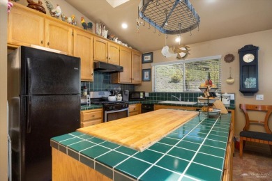 First time on the market!!!! This stunning picturesque 1994 on Oak Tree Country Club in California - for sale on GolfHomes.com, golf home, golf lot