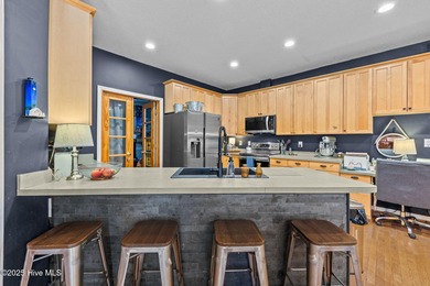 Welcome to 109 Sweetbriar Court, a gracious blend of timeless on Seven Lakes Country Club in North Carolina - for sale on GolfHomes.com, golf home, golf lot