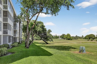 Looks like this unit is a page out of Architectural Digest! on Palm-Aire Country Club and Resort - Palms in Florida - for sale on GolfHomes.com, golf home, golf lot