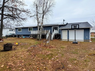Spacious and beautifully updated duplex featuring 3 bedrooms and on The Oaks At Kincheloe in Michigan - for sale on GolfHomes.com, golf home, golf lot