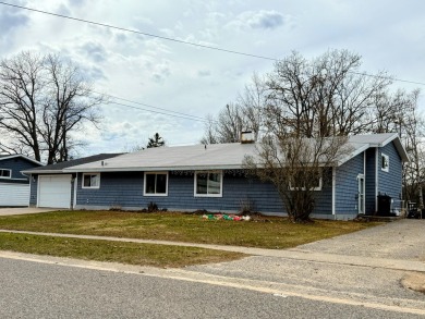 Spacious and beautifully updated duplex featuring 3 bedrooms and on The Oaks At Kincheloe in Michigan - for sale on GolfHomes.com, golf home, golf lot