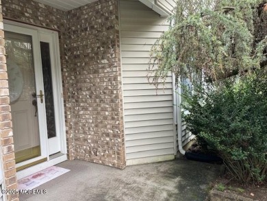 Welcome to Greenbriar Woodlands adult community . This 2 bedroom on Greenbriar Woodlands in New Jersey - for sale on GolfHomes.com, golf home, golf lot