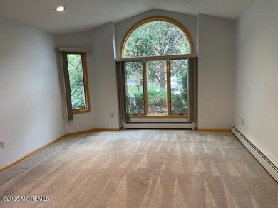 Welcome to Greenbriar Woodlands adult community . This 2 bedroom on Greenbriar Woodlands in New Jersey - for sale on GolfHomes.com, golf home, golf lot