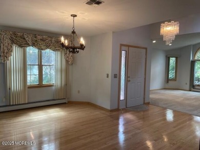 Welcome to Greenbriar Woodlands adult community . This 2 bedroom on Greenbriar Woodlands in New Jersey - for sale on GolfHomes.com, golf home, golf lot