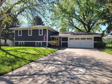 Have Your Been ''Putting Around'' With the Idea of Golf Course on Moccasin Creek Country Club in South Dakota - for sale on GolfHomes.com, golf home, golf lot