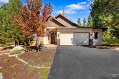 **PRICE IMPROVEMENT** Uncover your ideal mountain haven in this on McCall Municipal Golf Course in Idaho - for sale on GolfHomes.com, golf home, golf lot