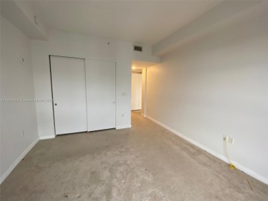 Stunning 2/2 condo in the heart of Aventura! Walk in closets in on Turnberry Isle Resort and Club in Florida - for sale on GolfHomes.com, golf home, golf lot