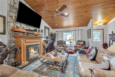 Nice 3 bedroom 2 bath home on wooded lot close to the country on Holiday Island Golf Course in Arkansas - for sale on GolfHomes.com, golf home, golf lot