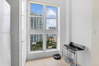 Stunning 2/2 condo in the heart of Aventura! Walk in closets in on Turnberry Isle Resort and Club in Florida - for sale on GolfHomes.com, golf home, golf lot