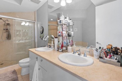 Stunning 2/2 condo in the heart of Aventura! Walk in closets in on Turnberry Isle Resort and Club in Florida - for sale on GolfHomes.com, golf home, golf lot