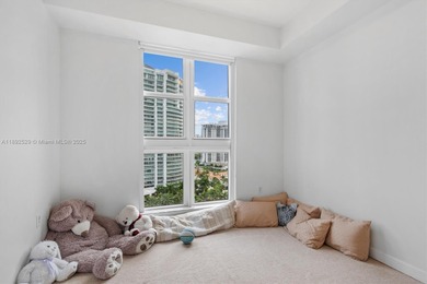Stunning 2/2 condo in the heart of Aventura! Walk in closets in on Turnberry Isle Resort and Club in Florida - for sale on GolfHomes.com, golf home, golf lot