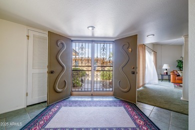 Wonderful patio home in the heart of Sun City a 2-bedroom on Sun City Lakes West and East in Arizona - for sale on GolfHomes.com, golf home, golf lot