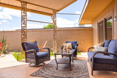 Wonderful patio home in the heart of Sun City a 2-bedroom on Sun City Lakes West and East in Arizona - for sale on GolfHomes.com, golf home, golf lot