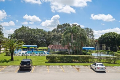 Golfer's Paradise -Play golf for free (except cart fee) ! Live on Hollybrook Golf and Tennis Club  in Florida - for sale on GolfHomes.com, golf home, golf lot