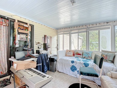 (Ver Espanol Abajo)  Lot rent $587 includes use of park on Lake Henry Golf Club in Florida - for sale on GolfHomes.com, golf home, golf lot