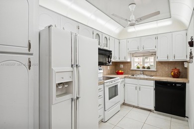 PRICED TO SELL QUICKLY! Rare ground floor 2-bedroom in desirable on Hollybrook Golf and Tennis Club  in Florida - for sale on GolfHomes.com, golf home, golf lot