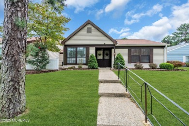 Welcome to this immaculate 2 bedroom, 2 bath Stratford model on Leisure Village West Assoc. in New Jersey - for sale on GolfHomes.com, golf home, golf lot