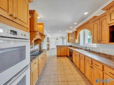 Full Brick with Pool! - Spacious 4 bedroom 3.5 bath full brick on Goose Pond Colony Resort - Lake Golf Course in Alabama - for sale on GolfHomes.com, golf home, golf lot