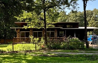NEW LISTING!! This residence offers diverse possibilities on Cherokee Village South Course in Arkansas - for sale on GolfHomes.com, golf home, golf lot