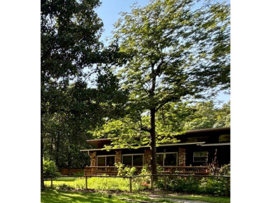 NEW LISTING!! This residence offers diverse possibilities on Cherokee Village South Course in Arkansas - for sale on GolfHomes.com, golf home, golf lot