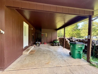 NEW LISTING!! This residence offers diverse possibilities on Cherokee Village South Course in Arkansas - for sale on GolfHomes.com, golf home, golf lot