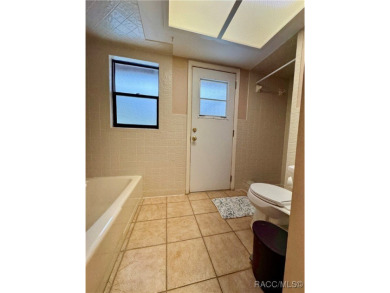 3-Bedroom, 2-Bath Pool Home in Crystal River just waiting for on Plantation Inn and Golf Resort  in Florida - for sale on GolfHomes.com, golf home, golf lot