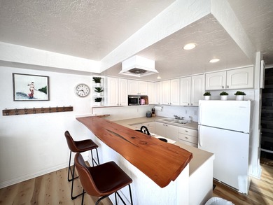 Beautifully furnished ground-floor corner unit located directly on Waikoloa Village Golf Club in Hawaii - for sale on GolfHomes.com, golf home, golf lot