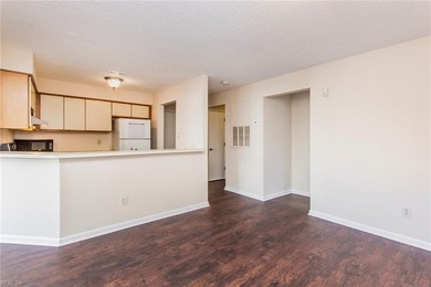 Enjoy this first-floor 2 bedroom/2 bathroom condo situated next on Honey Bee Golf Club in Virginia - for sale on GolfHomes.com, golf home, golf lot