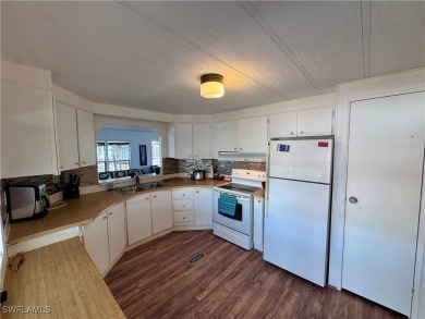 Turnkey!! Fully furnished, move in ready, open concept, 2 on Six Lakes Country Club in Florida - for sale on GolfHomes.com, golf home, golf lot
