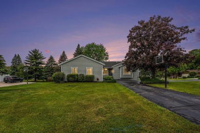If you've been waiting for an ideal ranch to become available in on The Fountains Golf Club in Michigan - for sale on GolfHomes.com, golf home, golf lot