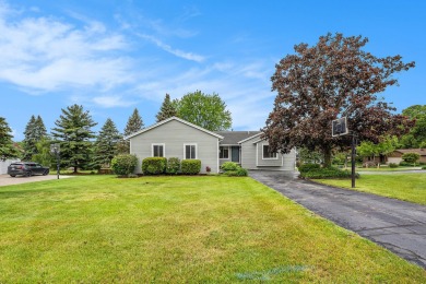 If you've been waiting for an ideal ranch to become available in on The Fountains Golf Club in Michigan - for sale on GolfHomes.com, golf home, golf lot