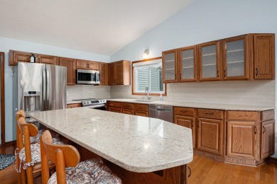 If you've been waiting for an ideal ranch to become available in on The Fountains Golf Club in Michigan - for sale on GolfHomes.com, golf home, golf lot