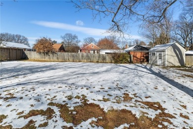 This great Cape Cod-style gem in THE HEART OF LAKESIDE has just on Belmont Golf Course in Virginia - for sale on GolfHomes.com, golf home, golf lot