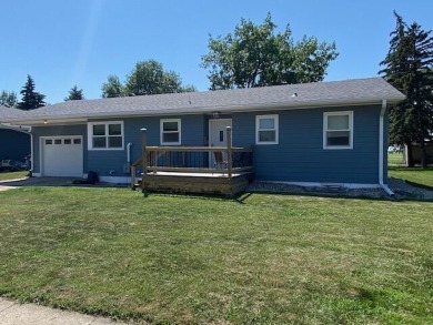 Take a look at this attractive ranch style home located adjacent on Split Rock Country Club in South Dakota - for sale on GolfHomes.com, golf home, golf lot