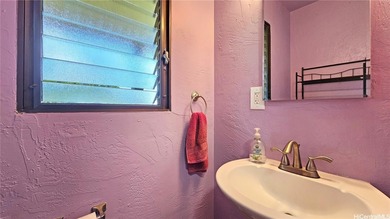 Charming 2-bedroom, 1.5-bath perimeter townhome that sits along on Pearl Country Club in Hawaii - for sale on GolfHomes.com, golf home, golf lot