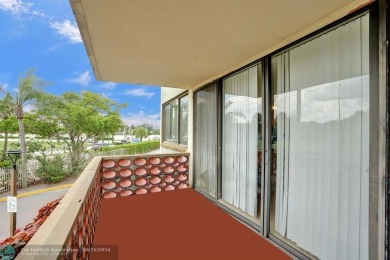 Spacious 2 bed, 2 bath condo with a private balcony and golf on Inverrary Country Club in Florida - for sale on GolfHomes.com, golf home, golf lot